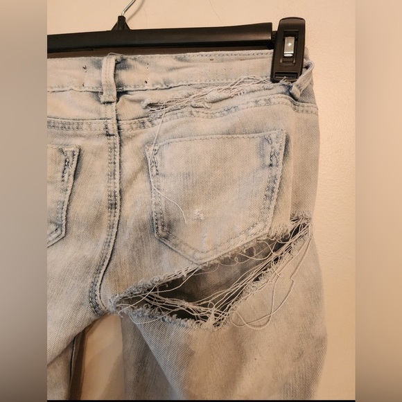 Almost Famous acid wash super distressed skinny jeans size 0 - Picture 5 of 5